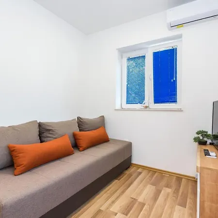 Apartment Dego Near Ploce, Riverfront, Parking *