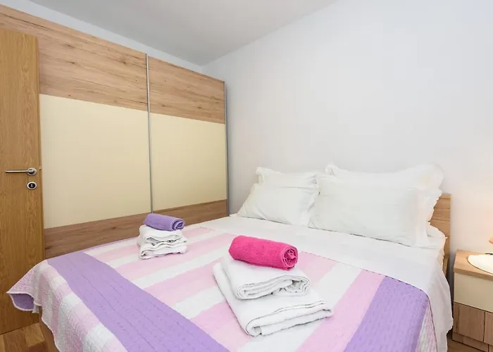 Dego Near Ploce, Riverfront, Parking * Rogotin