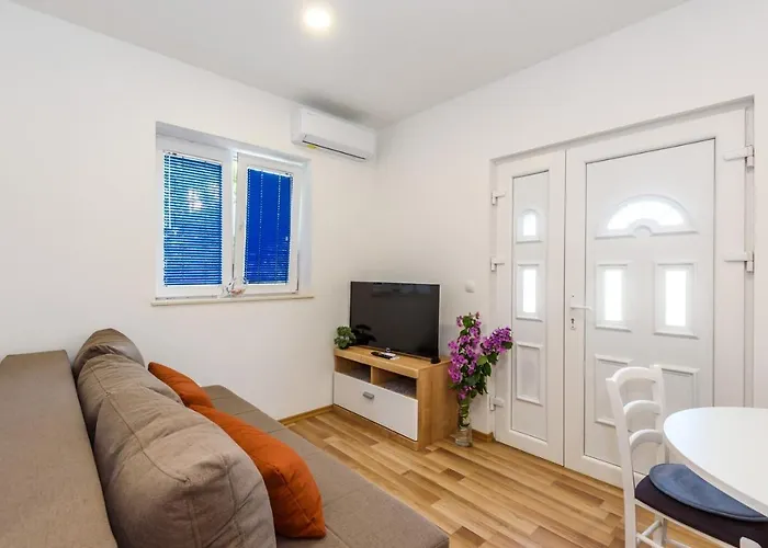 Dego Near Ploce, Riverfront, Parking Apartment Rogotin