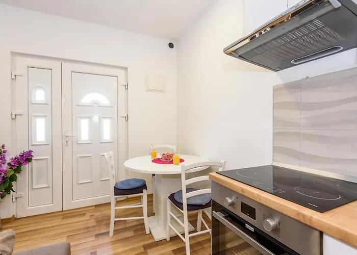 Dego Near Ploce, Riverfront, Parking Apartment *