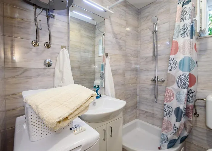 Apartment Dego Near Ploce, Riverfront, Parking