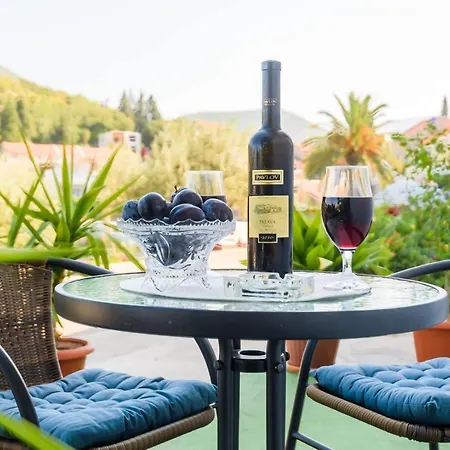 Dego Near Ploce, Riverfront, Parking Apartment Rogotin