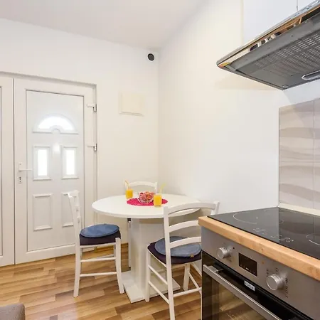 Dego Near Ploce, Riverfront, Parking Apartment *